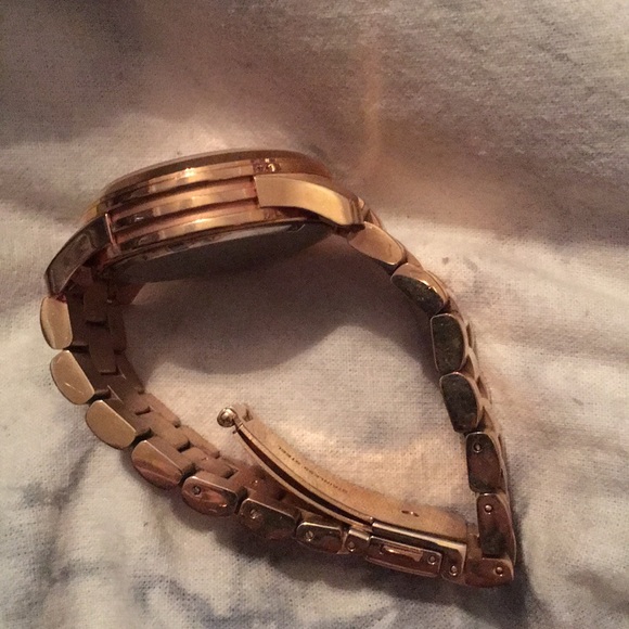 Rose gold Michael Kors watch - Picture 2 of 4